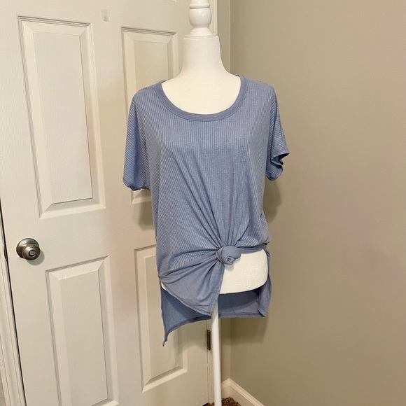 American Eagle Outfitters Tops - American Eagle Tee